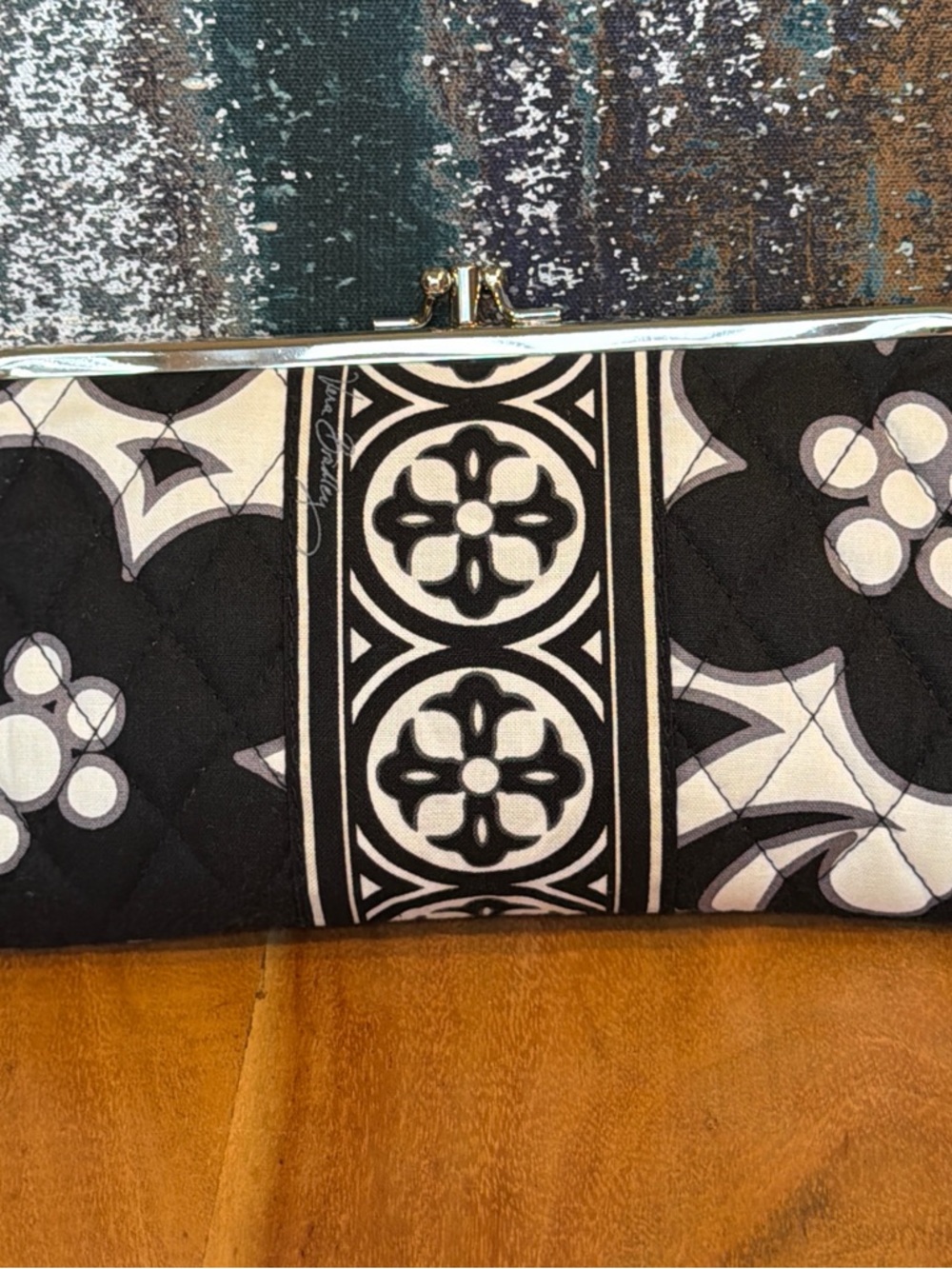 Vera Bradley Classic 2010s Retired Print Kiss Lock Wallet Black/White (NWOT) - Picture 11 of 12